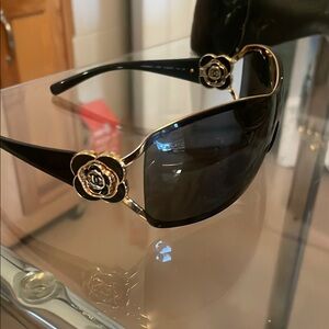 Rare 90’s  vintage Chanel Camellia Chic Black and Gold Sunglasses